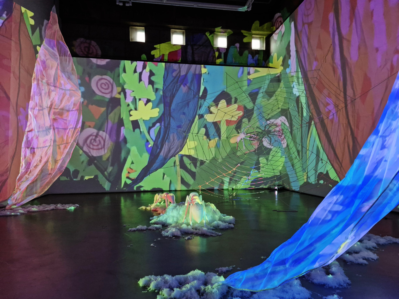 이상한 나라의 상상이야기_맑음 / 3D printing, Rope, Fabric,  Projection mapping, 3min movie / Installation / 2025