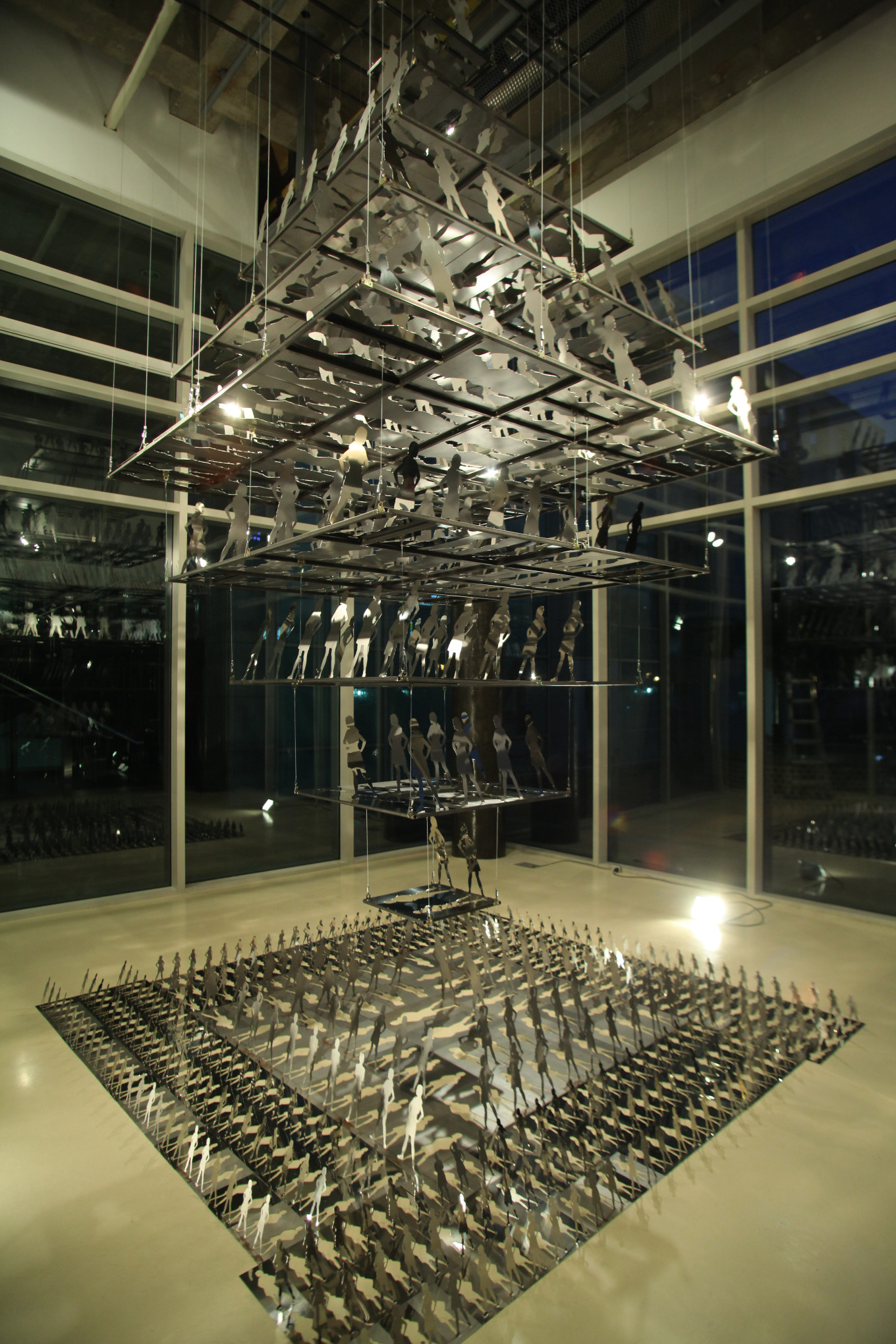 Cloned Me / Mirror SUS &#038;amp; Steel  / 300x300x500cm / 2014